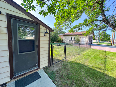 Cozy & Functional 3-Bedroom Home with Heated Shop in Glasgow, MT - image 5