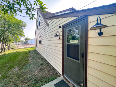 Cozy & Functional 3-Bedroom Home with Heated Shop in Glasgow, MT - image 4
