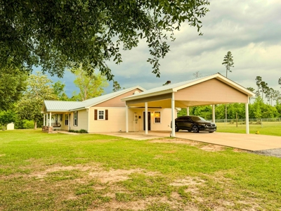 Private Country Paradise with Pond, Pool & Acreage in Cottondale - image 29
