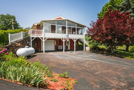 Brick Ranch for Sale at Auction in Floyd VA - image 9
