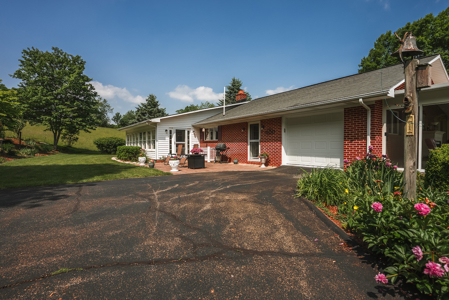 Brick Ranch for Sale at Auction in Floyd VA - image 4