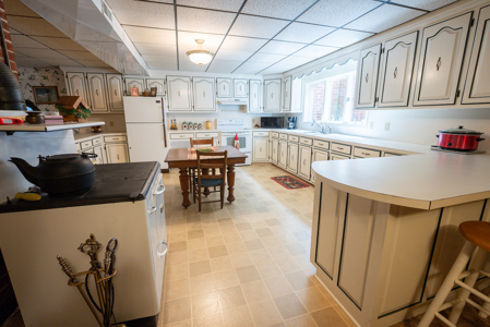 Brick Ranch for Sale at Auction in Floyd VA - image 38