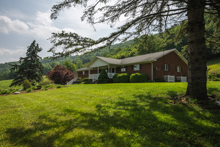 Brick Ranch for Sale at Auction in Floyd VA - image 3