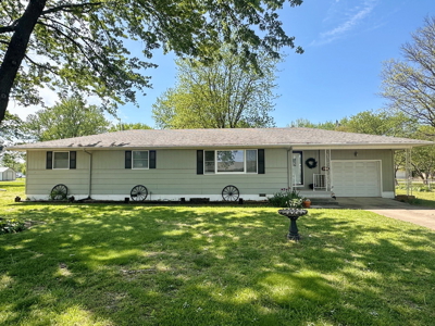 Clean & Affordable Home for Sale in El Dorado Springs, Missouri - image 1