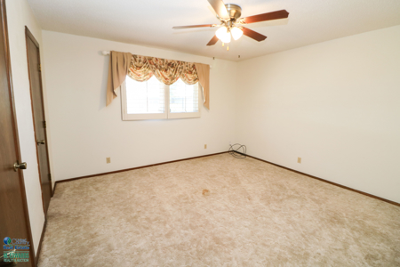 Super SPACIOUS Home in Earth TX! Look at this BACKYARD! - image 8