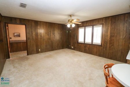 Super SPACIOUS Home in Earth TX! Look at this BACKYARD! - image 4