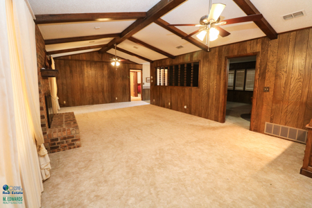 Super SPACIOUS Home in Earth TX! Look at this BACKYARD! - image 7