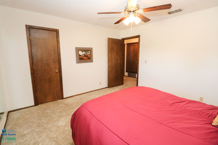 Super SPACIOUS Home in Earth TX! Look at this BACKYARD! - image 12