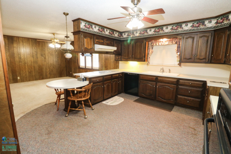 Super SPACIOUS Home in Earth TX! Look at this BACKYARD! - image 6