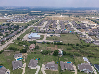 Area Growing, Great Investment in Justin Texas - image 9