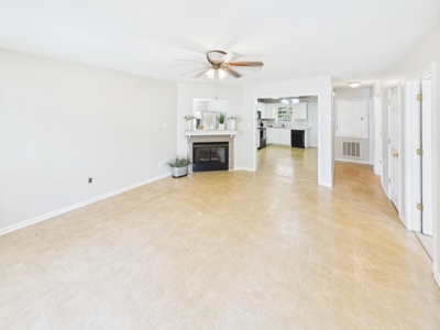Brick/Vinyl Townhome for Sale in Hickory, NC! - image 6