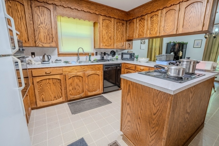 Country Home with Barn on 30± Acres – 3BR 3BA - image 27