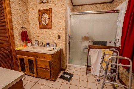 Country Home with Barn on 30± Acres – 3BR 3BA - image 40
