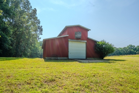 Country Home with Barn on 30± Acres – 3BR 3BA - image 42