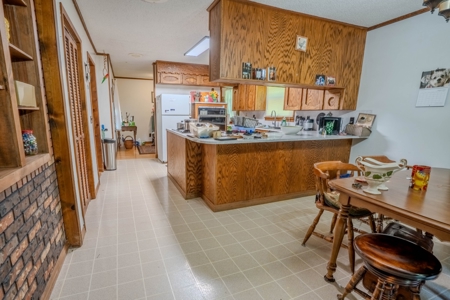 Country Home with Barn on 30± Acres – 3BR 3BA - image 29