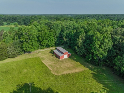 Country Home with Barn on 30± Acres – 3BR 3BA - image 4