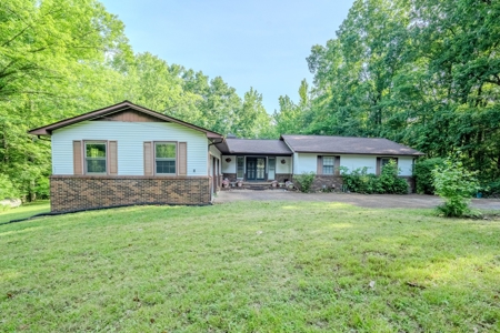 Country Home with Barn on 30± Acres – 3BR 3BA - image 8