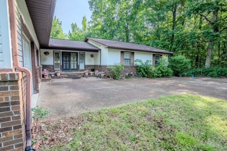 Country Home with Barn on 30± Acres – 3BR 3BA - image 10