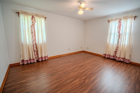 Country Home and 5 +/- Acres Lawrenceburg Tennessee - image 32