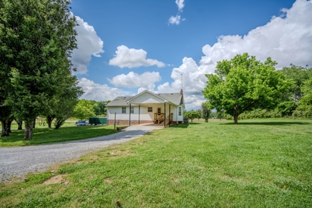 Country Home and 5 +/- Acres Lawrenceburg Tennessee - image 20