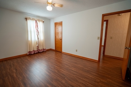 Country Home and 5 +/- Acres Lawrenceburg Tennessee - image 33