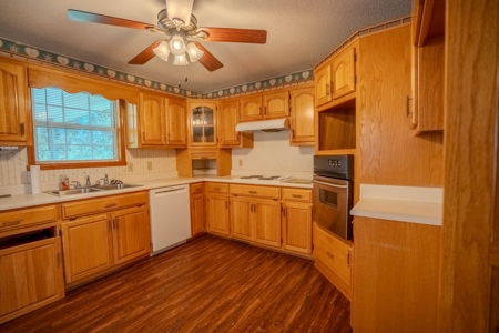 Country Home and 5 +/- Acres Lawrenceburg Tennessee - image 24