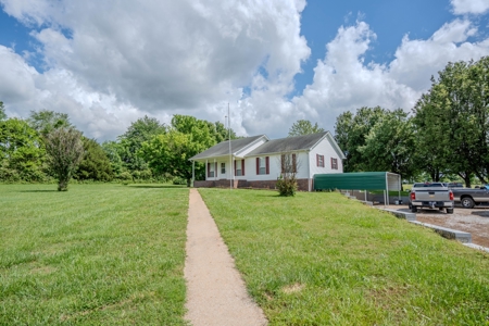 Country Home and 5 +/- Acres Lawrenceburg Tennessee - image 8