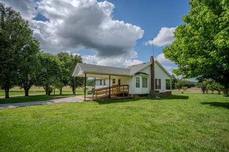 Country Home and 5 +/- Acres Lawrenceburg Tennessee - image 18