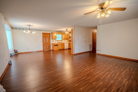 Country Home and 5 +/- Acres Lawrenceburg Tennessee - image 27