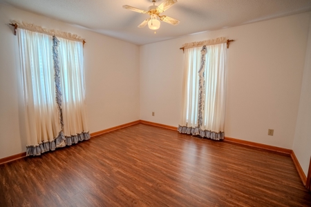 Country Home and 5 +/- Acres Lawrenceburg Tennessee - image 30