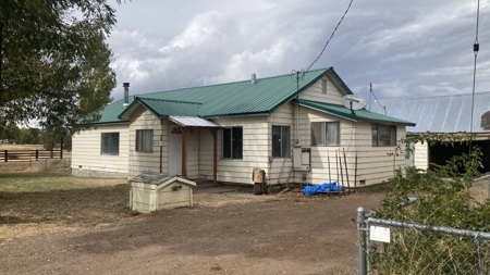 House in Bieber, California. Lassen County - image 5