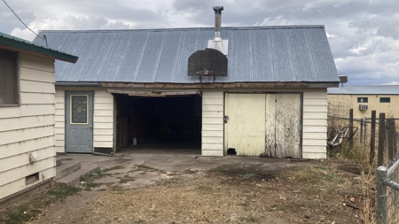 House in Bieber, California. Lassen County - image 17