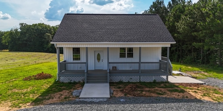 New Construction Modern Farmhouse In Buffalo Junction, VA - image 7