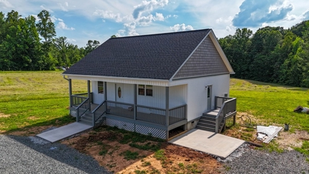 New Construction Modern Farmhouse In Buffalo Junction, VA - image 6