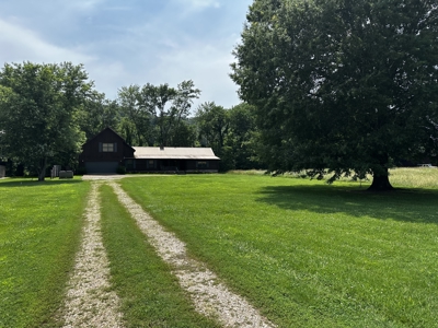 Log Cabin On The Banks Of The White River, Mountain View Arkansas - image 3