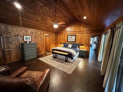 Log Cabin On The Banks Of The White River, Mountain View Arkansas - image 29