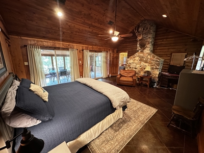 Log Cabin On The Banks Of The White River, Mountain View Arkansas - image 31
