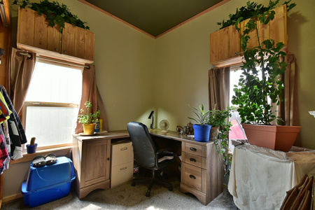 Priced to Sell!!  Cozy home & Huge Shop for sale in Diamond WA - image 17