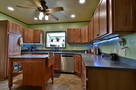 Priced to Sell!!  Cozy home & Huge Shop for sale in Diamond WA - image 9