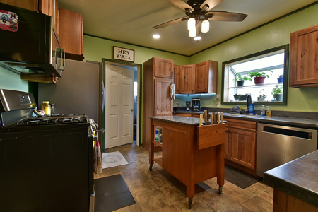 Priced to Sell!!  Cozy home & Huge Shop for sale in Diamond WA - image 10