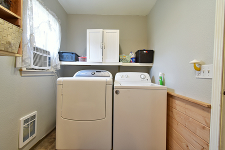 Priced to Sell!!  Cozy home & Huge Shop for sale in Diamond WA - image 21