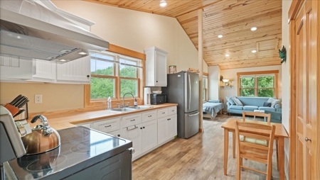 More than a place to live, it's a retreat for the entire family! - image 12
