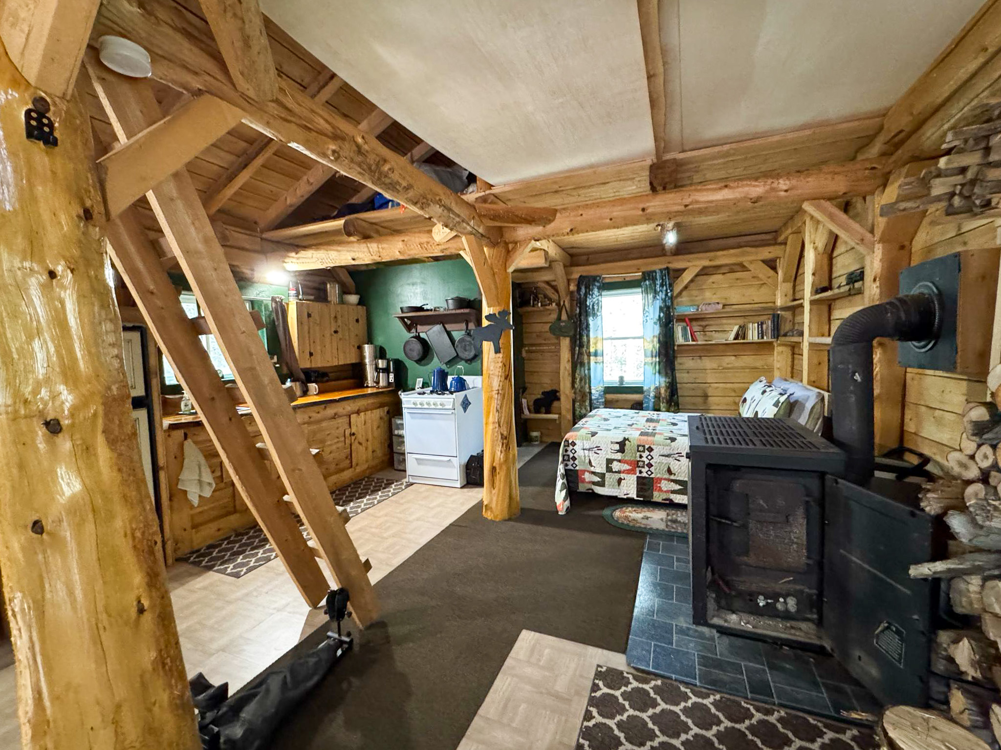 Cozy Off-Grid Cabin in the Trout Lake Valley - Airbnb - Cozy Off Grid Apartments With Kitchen Island