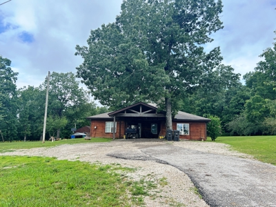 Versitle home for multi families for sale Highland AR - image 1