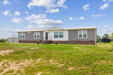 Country Home for Sale in Lewis County, Tennessee - image 3
