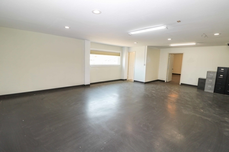 Multi-use commercial office/warehouse building , Lubbock Texas - image 13