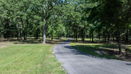 Premier Texas Ranch for Sale Cattle Horses Hunting Fishing - image 31