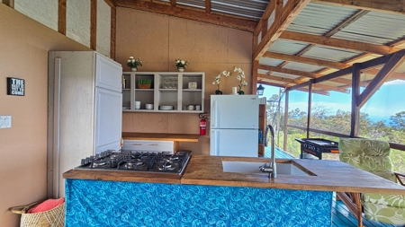 Off-grid Hawaii cabin w/ 2BR, 1.5BA, solar, ocean views on 1 Acre - image 22