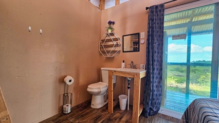 Off-grid Hawaii cabin w/ 2BR, 1.5BA, solar, ocean views on 1 Acre - image 9