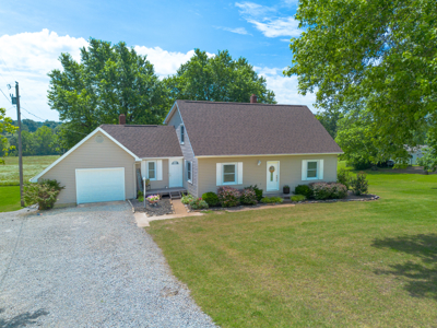 Charming & Spacious Family Home In The Heart Of Salem Arkansas - image 1